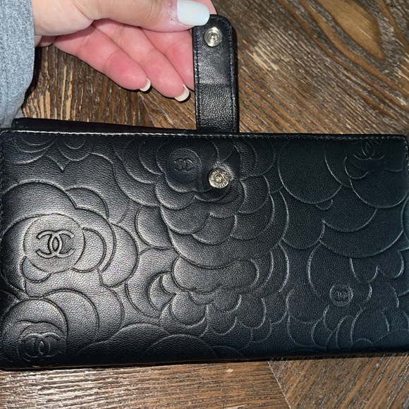 Chanel Camellia Lambskin Wallet - Black - Picture 5 of 9